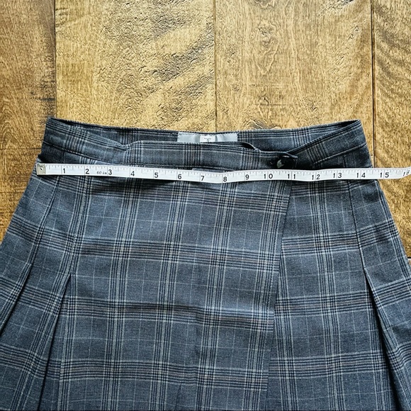 Tristan Gray Plaid Knee-Length Wrap Skirt - Picture 9 of 10